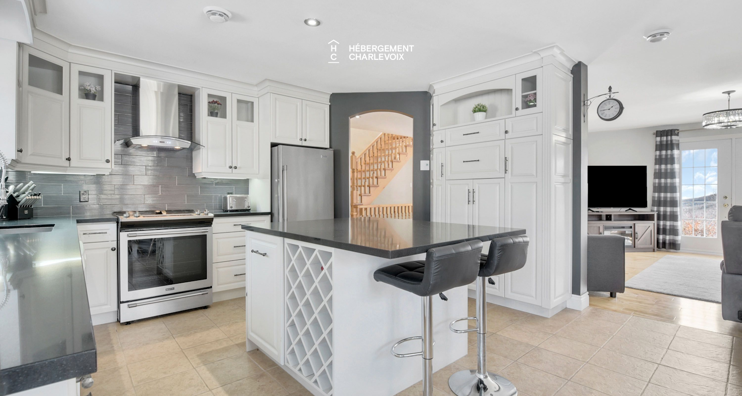 MAR-17 - Roof terrace with river view.